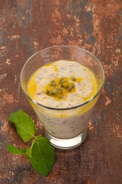 Pudding with chia and passion fruit — Stock Photo, Image