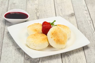 Reçel ve stravberry ile lor krep