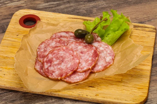 Spanische Salchichon Wurst mit Salat — Stockfoto