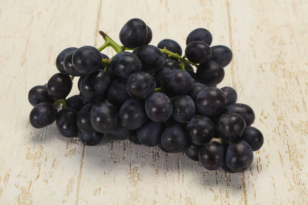 Uva vermelha doce madura fresca — Fotografia de Stock