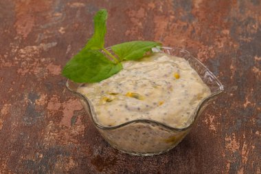 Chia ve tutku meyvesi ile puding