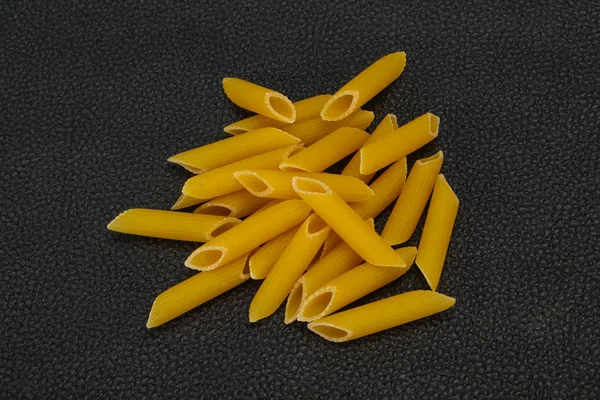 Сырая макароны для миски — стоковое фото