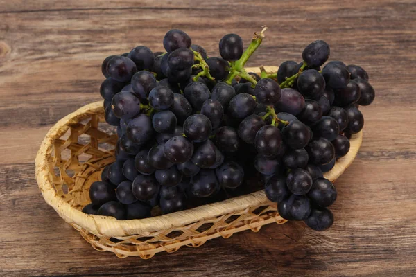 Uva vermelha doce madura fresca — Fotografia de Stock