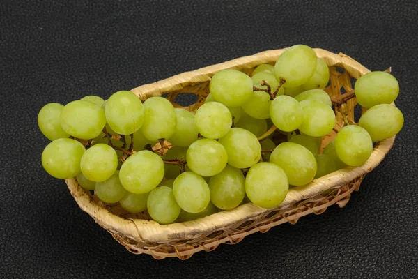 Süße reife grüne Traube Zweig — Stockfoto