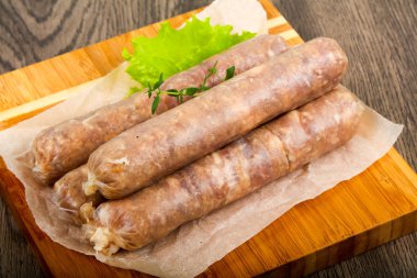 Doğal sosis ızgara için