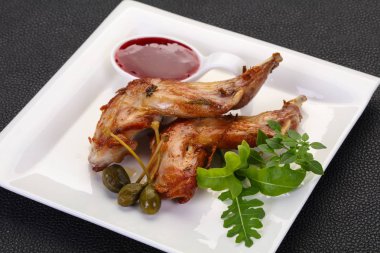 Kavrulmuş tavşan bacaklar