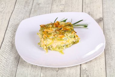 Somon ve brokoli ile lezzetli güveç