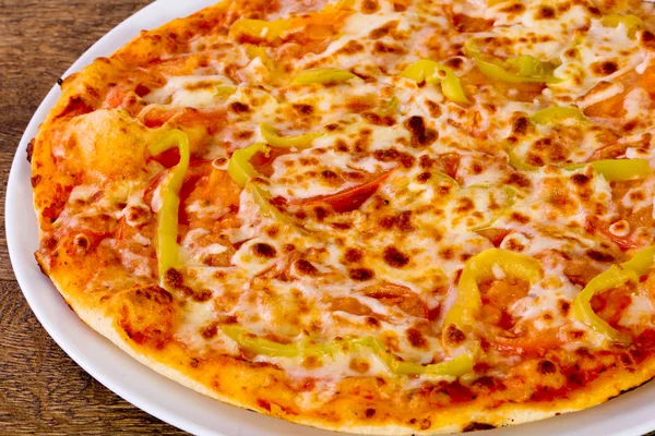 Pizza med paprika — Stockfoto