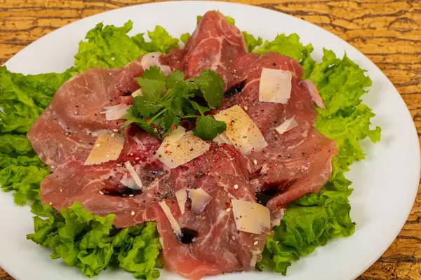 Carpaccio de boeuf au parmesan — Photo