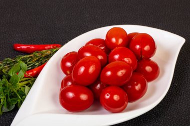 Turşu kiraz domates