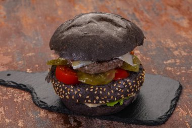 Lezzetli siyah burger