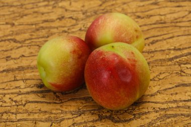 Tatlı lezzetli taze olgun kayısı 