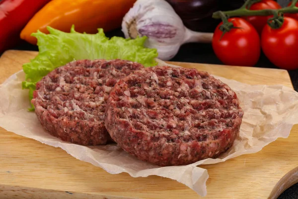 Rohes Burger-Schnitzel — Stockfoto