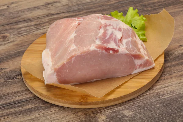 Pezzo di carne di maiale crudo per la cottura — Foto Stock