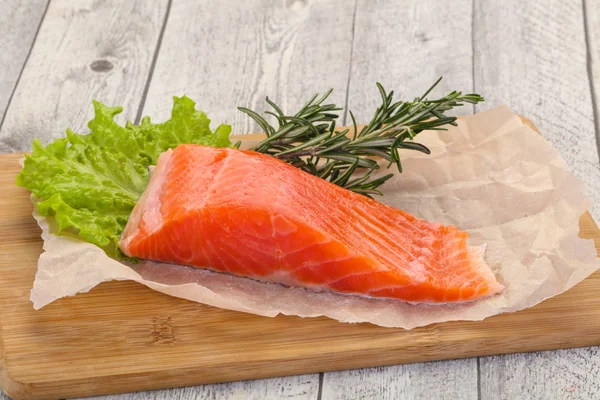 Pedaço de salmão cru — Fotografia de Stock