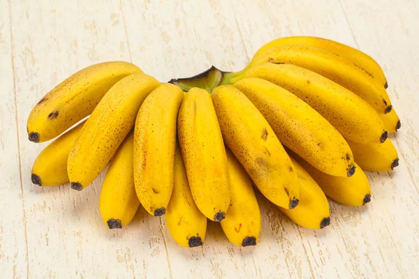 成熟的甜迷你香蕉堆 — 图库照片