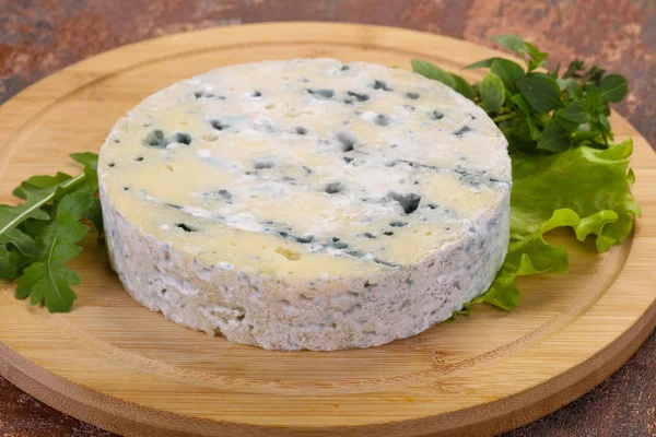 Kulatá plísňový sýr — Stock fotografie