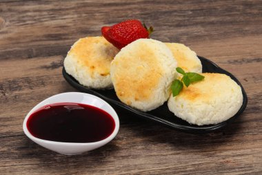 Reçel ve stravberry ile lor krep