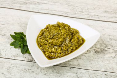 Fesleğen sosu Pesto