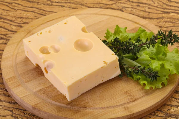 Ladrillo de queso Maasdam —  Fotos de Stock