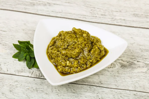 Fesleğen sosu Pesto