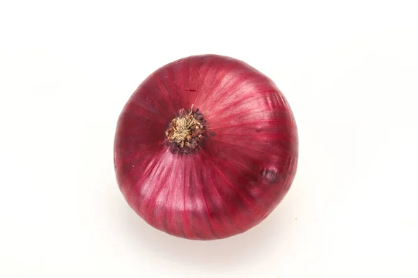 Κόκκινο κρεμμύδι απομονωμένο πάνω από λευκό — Φωτογραφία Αρχείου