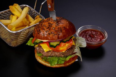 Sıcak lezzetli ve sulu burger