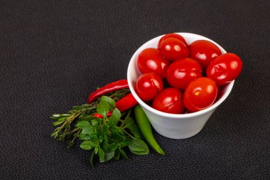 Turşu kiraz domates