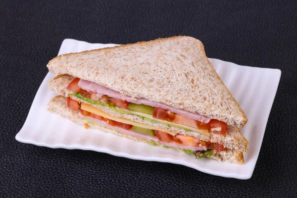 Club-Sandwich mit Schinken und Käse — Stockfoto