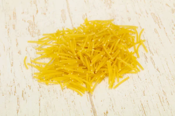 Droge rauwe vermicelli Italiaanse pasta — Stockfoto