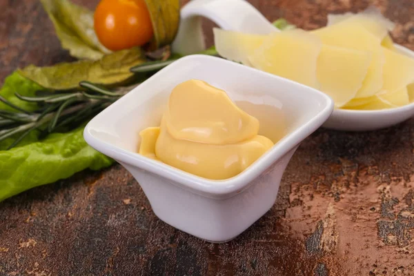 Salsa di formaggio nella ciotola — Foto Stock