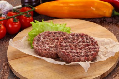 Çiğ burger pirzola