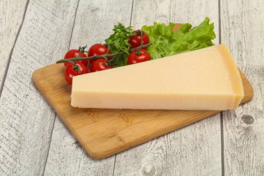 İtalyan geleneksel parmesan peynir üçgeni