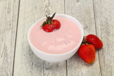 Kasede çilekli yoğurt