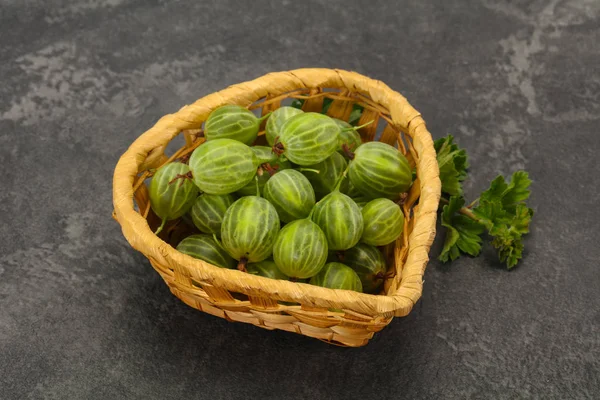 Verse rijpe groene zoete kruisbes — Stockfoto