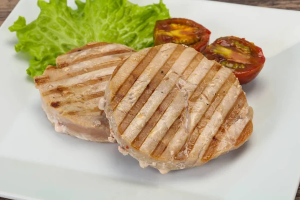 Grilled tuna steak with kumato — Stock Photo, Image