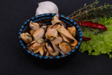 Hizmet kase biber, sarımsak ve Salata turşusu midye