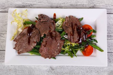 Alarmdan yeşil fasulye salatası