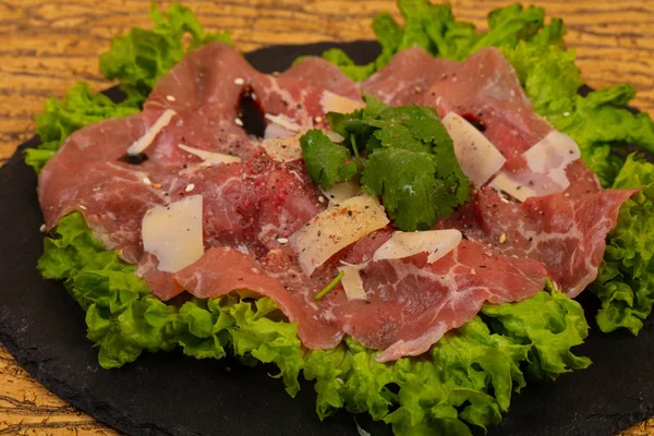 Beef carpaccio with parmesan cheese — Stock Photo, Image