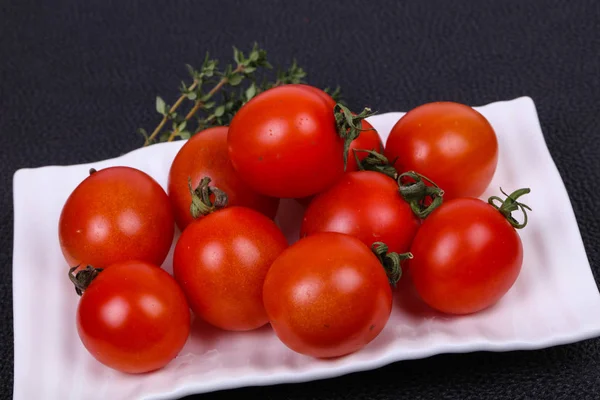 Tomate cerise dans le bol — Photo