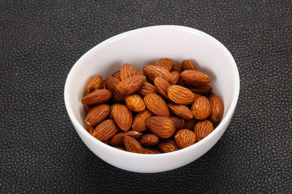 Badem fındık yığını