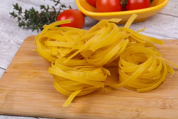 Rauwe pasta fettuccini — Stockfoto