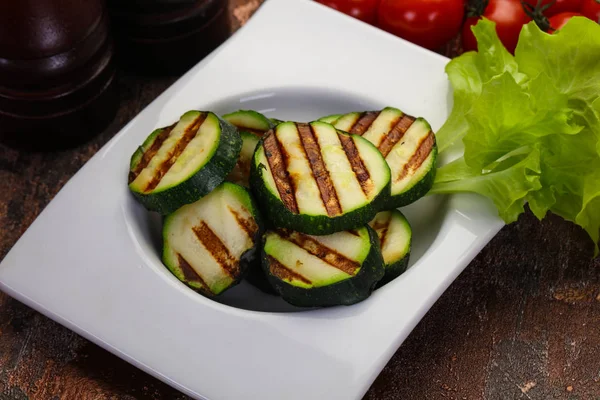 Cucina vegana - zucchine alla griglia — Foto Stock