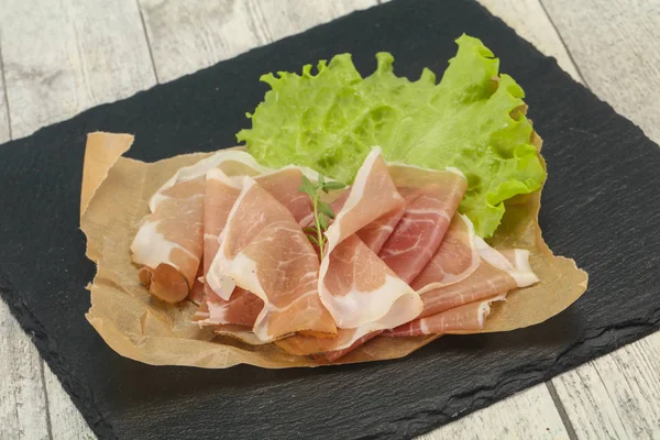 Italienischer Schinken Schweinefleisch über Bord — Stockfoto