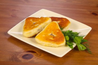 Et ve soğan ile Ev Yapımı Pie