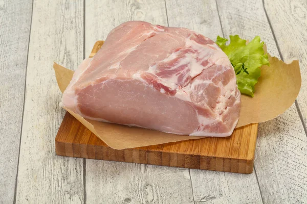 Rohes Stück Schweinefleisch zum Kochen — Stockfoto