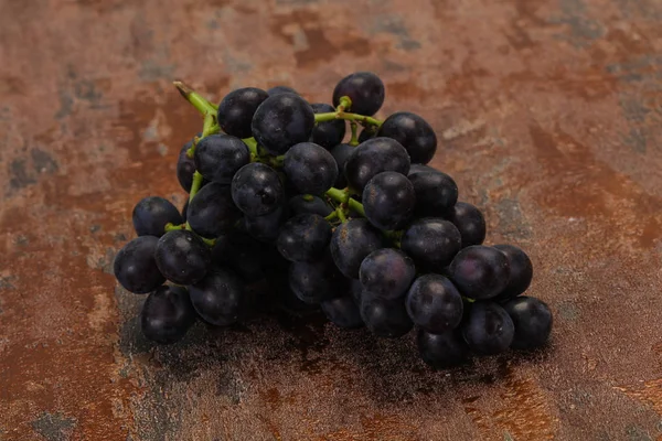 Świeże dojrzałe słodkie czerwone winogrona — Zdjęcie stockowe