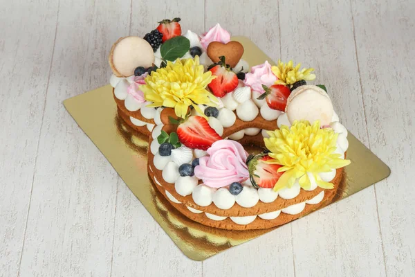 Торт с цветами — стоковое фото