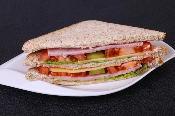 Club-Sandwich mit Schinken und Käse — Stockfoto