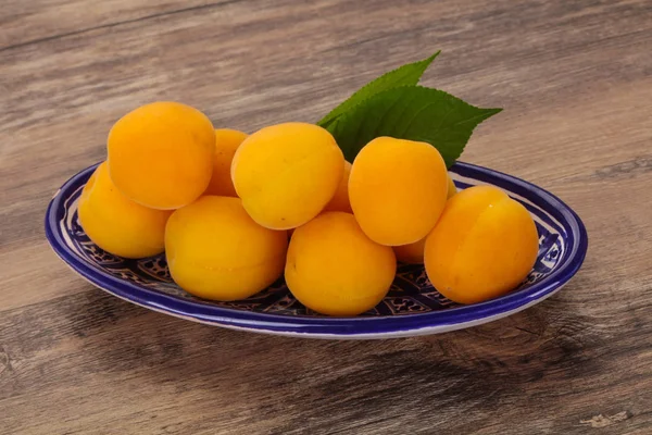 成熟美味的甜杏子堆 — 图库照片